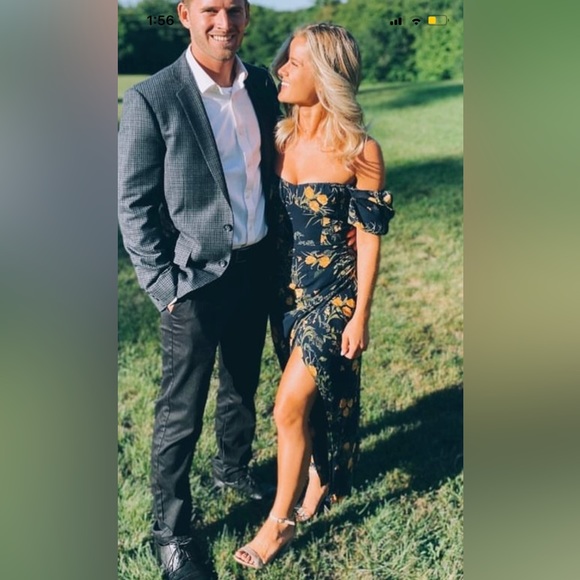 Reformation Short Sleeve floral midi size 0 - Picture 3 of 3